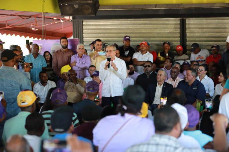 Danilo Medina en Azua: "Con la pela de febrero, sabrán que el PRM miente"