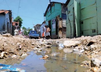 Ministerio de Economía informa que la pobreza monetaria disminuyó 4.7 puntos en 2023