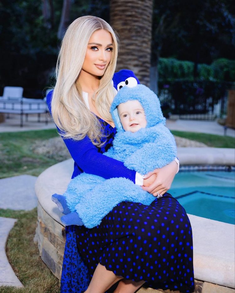Paris Hilton revela que no cambió el pañal a su hijo hasta el primer mes de nacido