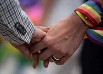 El Vaticano acepta bendecir a parejas homosexuales sin reconocerlas como matrimonio