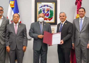 Inespre entrega al Tribunal Constitucional el título de propiedad del edificio