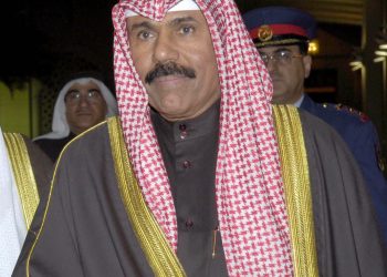 Países árabes dan el último adiós al fallecido emir kuwaití y declaran días de luto