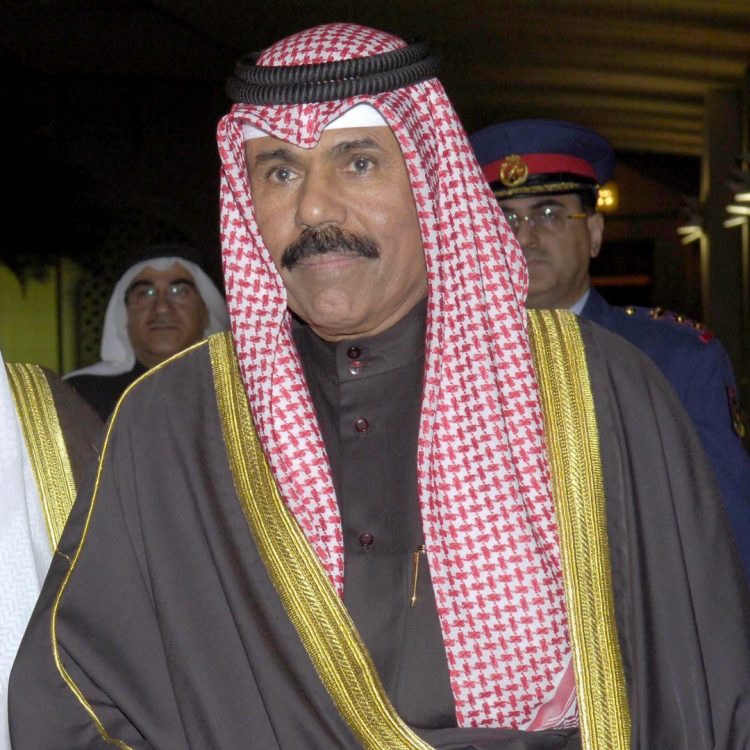 Países árabes dan el último adiós al fallecido emir kuwaití y declaran días de luto