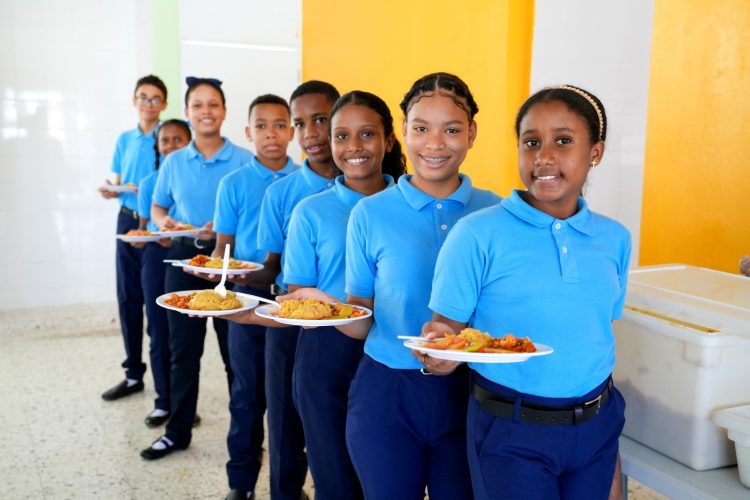Inabie culmina adjudicaciones de almuerzo para los próximos años escolares