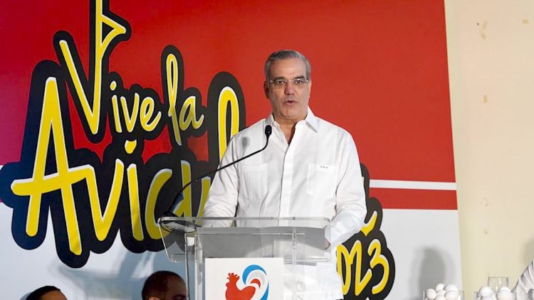Presidente Abinader destina más de mil millones de pesos al sector avícola