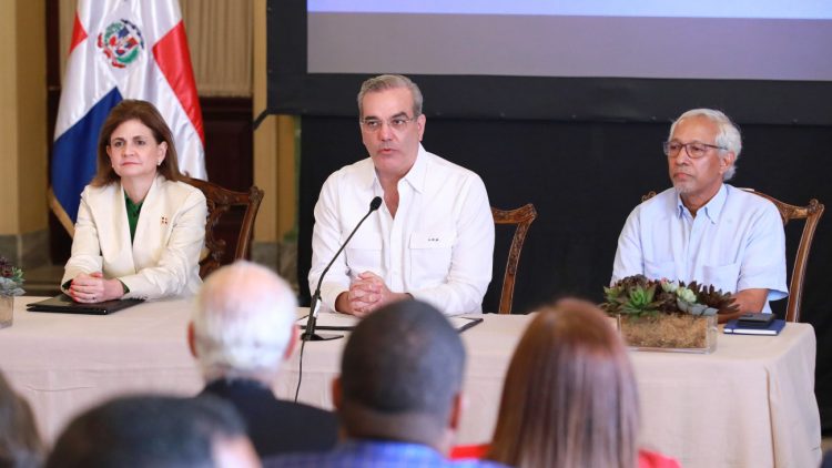 Abinader destaca los resultados positivos de prueba PISA, pero admite que no es suficiente
