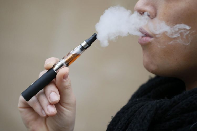 Gobierno irlandés prohíbe la venta de productos de vapeo a menores de 18 años