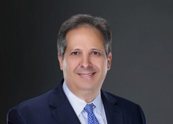 Ministro de Salud pide al Colegio Médico que demuestre cuáles cancelaciones fueron injustificadas