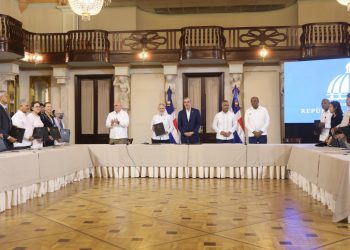 Gobierno y ecologistas acuerdan defender áreas protegidas