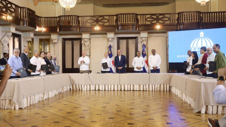 Gobierno y ecologistas acuerdan defender áreas protegidas