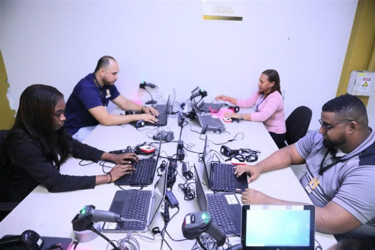 JCE inicia proceso de clonado de los equipos que se usarán en las elecciones municipales