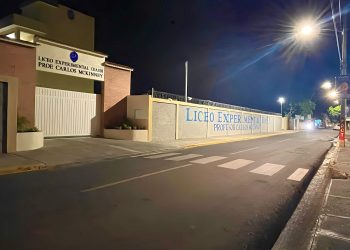 Edesur ilumina calles periféricas del liceo experimental de la UASD en Baní