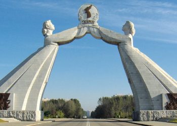 Corea del Norte destruye un emblemático monumento de unificación con el Sur