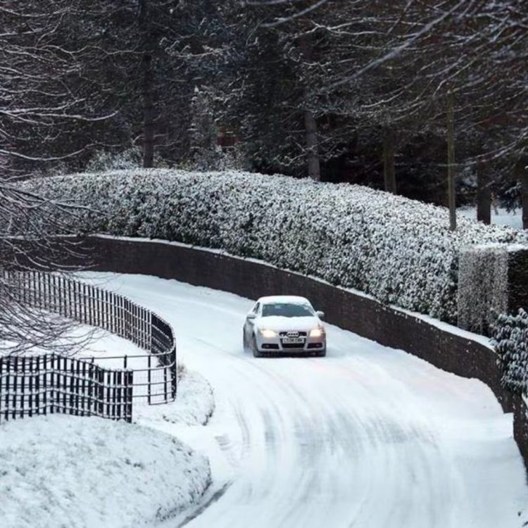 Nieve y hielo causan problemas en la circulación y el transporte aéreo en Europa