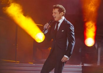Luis Miguel deslumbra a un Estadio Olímpico lleno de fanáticos