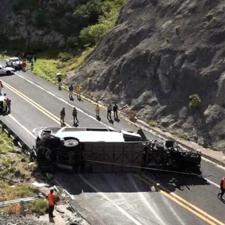 Más de 20 migrantes heridos tras accidente mientras viajaban hacinados en México