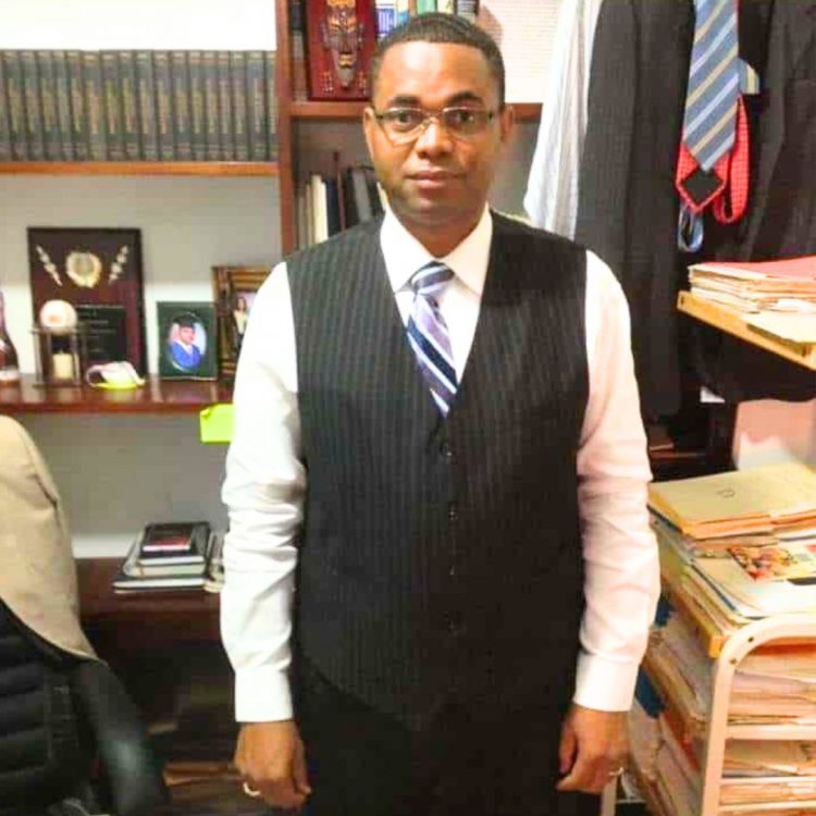 Desconocidos matan a tiros a un abogado en Santiago