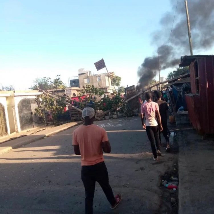 Continúa el caos en Haití: Haitianos bloquean paso a Zona Franca Codevi