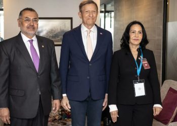 Canciller Roberto Álvarez participa en reunión para apoyar la democracia en Guatemala