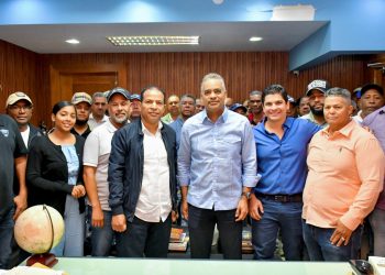 Conforman mesa de trabajo con transportistas de Santiago previo a funcionamiento del monorriel