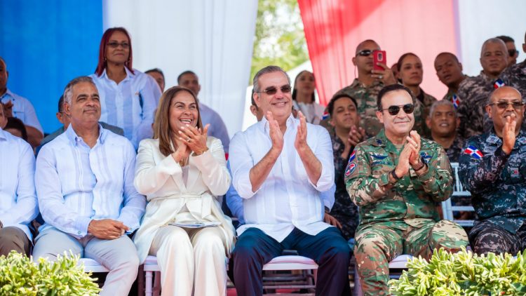 Presidente Abinader encabeza desfile por 211 aniversario del natalicio de Juan Pablo Duarte