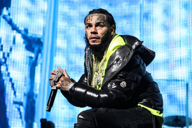 Arrestan a Tekashi 6ix9ine por supuesta violencia de género