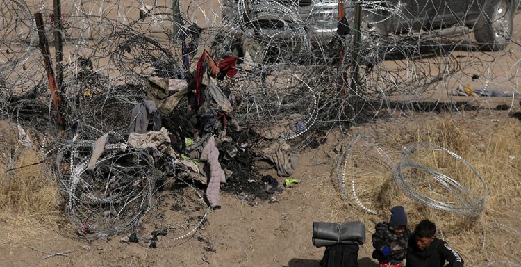 EE.UU. solicita al Supremo poder cortar el alambre de púas colocado por Texas en la frontera