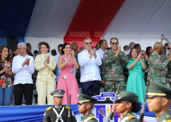 Abinader encabeza desfile militar por el 180 aniversario de la Independencia Nacional