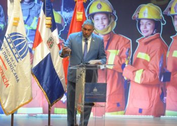 Ministerio de Interior y Policía anuncia aumento salarial para los bomberos