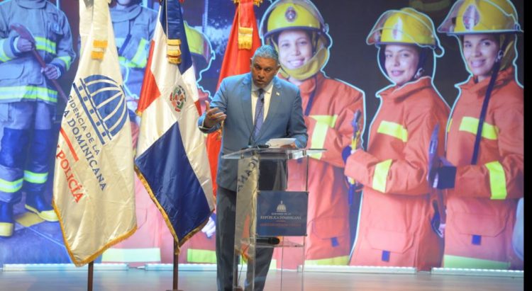 Ministerio de Interior y Policía anuncia aumento salarial para los bomberos