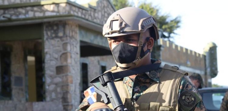 Militares hacen operativo para detectar drogas en región sur del país