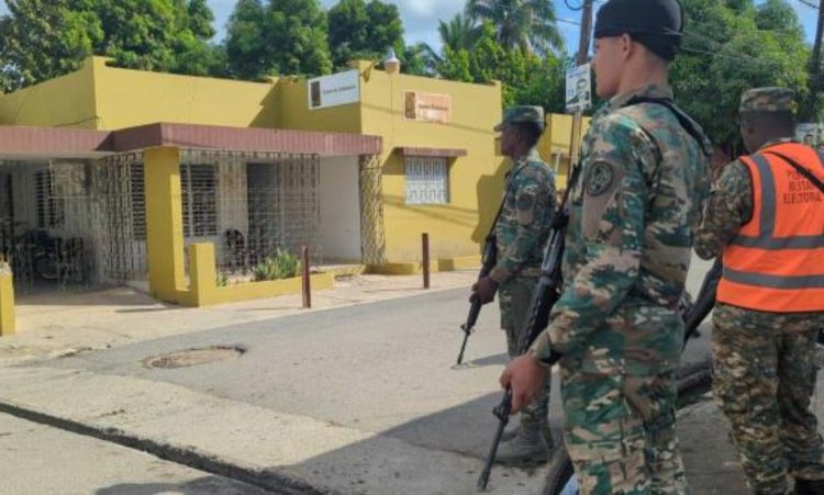 JCE abre urna para contar votos por pérdida de acta de Cañongo en Dajabón