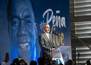 Abinader exhorta alcaldes y directores a trabajar con honestidad y compromiso