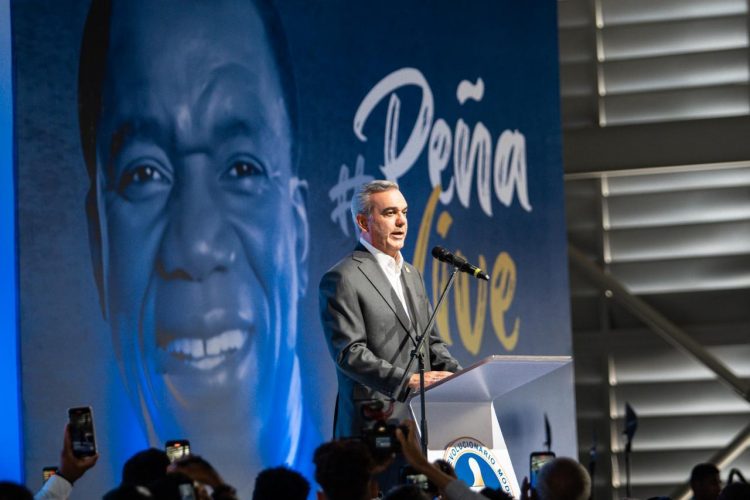 Abinader exhorta alcaldes y directores a trabajar con honestidad y compromiso