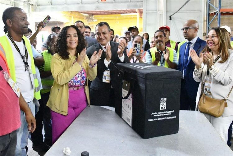 JCE culmina producción de 16,851 kits electorales para las elecciones municipales