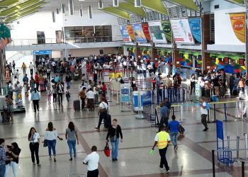Abinader establece comisión para supervisar Fondos de Concesión Aeroportuaria
