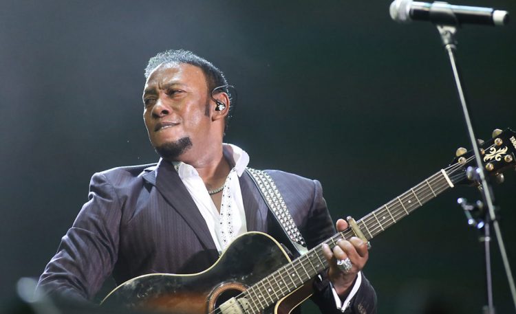 Tribunal emite orden de arresto contra el bachatero Anthony Santos