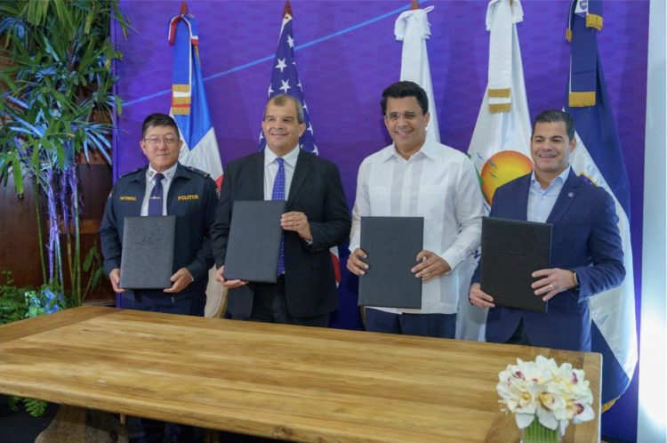 Turismo y Embajada Americana firman acuerdo para seguridad de turistas