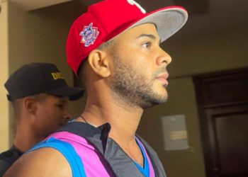 Se entrega joven acusado de participar en la muerte de coronel retirado en Santiago