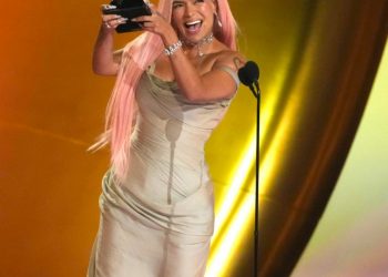 Karol G gana su primer grammy a mejor álbum de música urbana