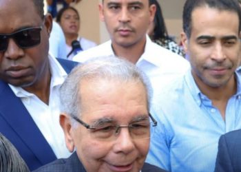 Danilo Medina vota en las elecciones municipales 2024