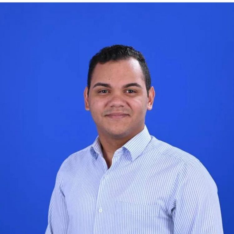 Regidor electo José Radhamés retira vallas de su campaña en SD