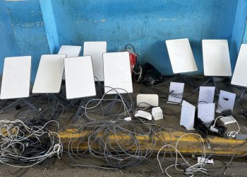 Desmantelan red de internet que operaban reclusos en cárcel de La Victoria