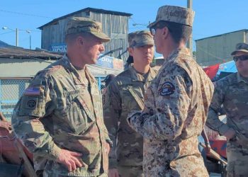 Comitiva militar de Estados Unidos visita paso fronterizo por Dajabón