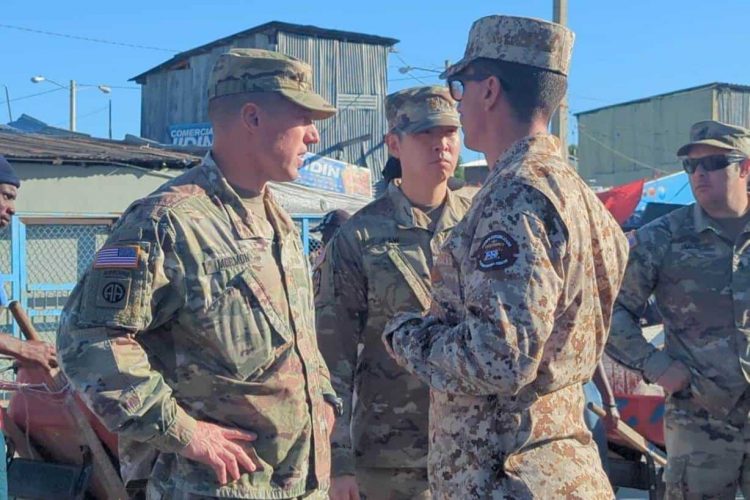 Comitiva militar de Estados Unidos visita paso fronterizo por Dajabón