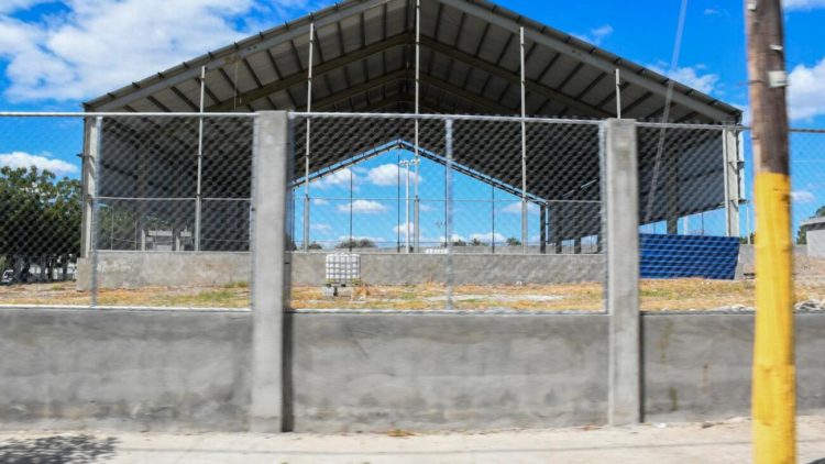 En dos meses concluirá construcción polideportivo de Sabana Yegua, informa ministro de Deportes