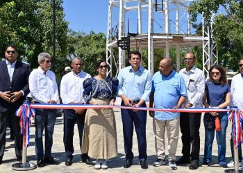 David Collado entrega el remozado parque Duarte de San Fernando, Montecristi