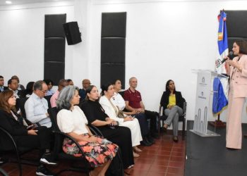 Ministerio de Turismo realiza seminario sobre protección de menores en destinos turísticos