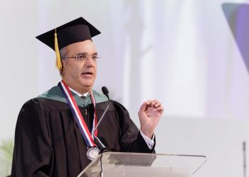 Unphu otorga Doctorado Honoris Causa al presidente Luis Abinader