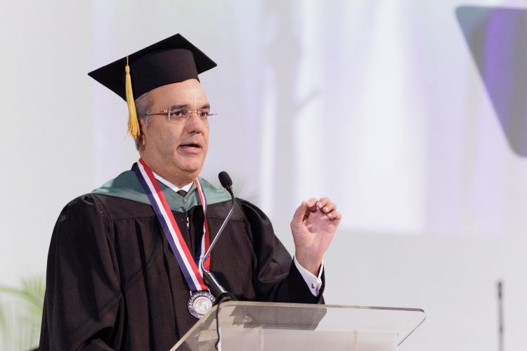 Unphu otorga Doctorado Honoris Causa al presidente Luis Abinader